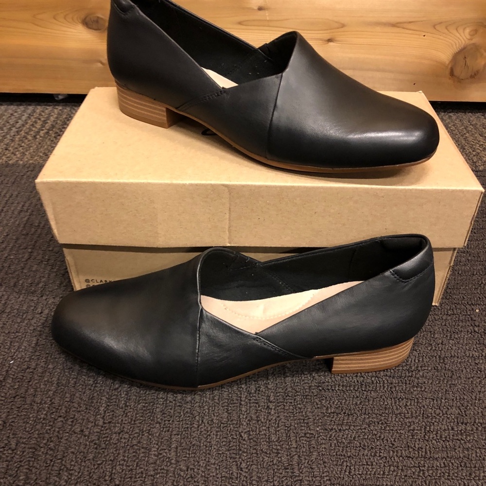 New Clarks - Picture 2 of 4